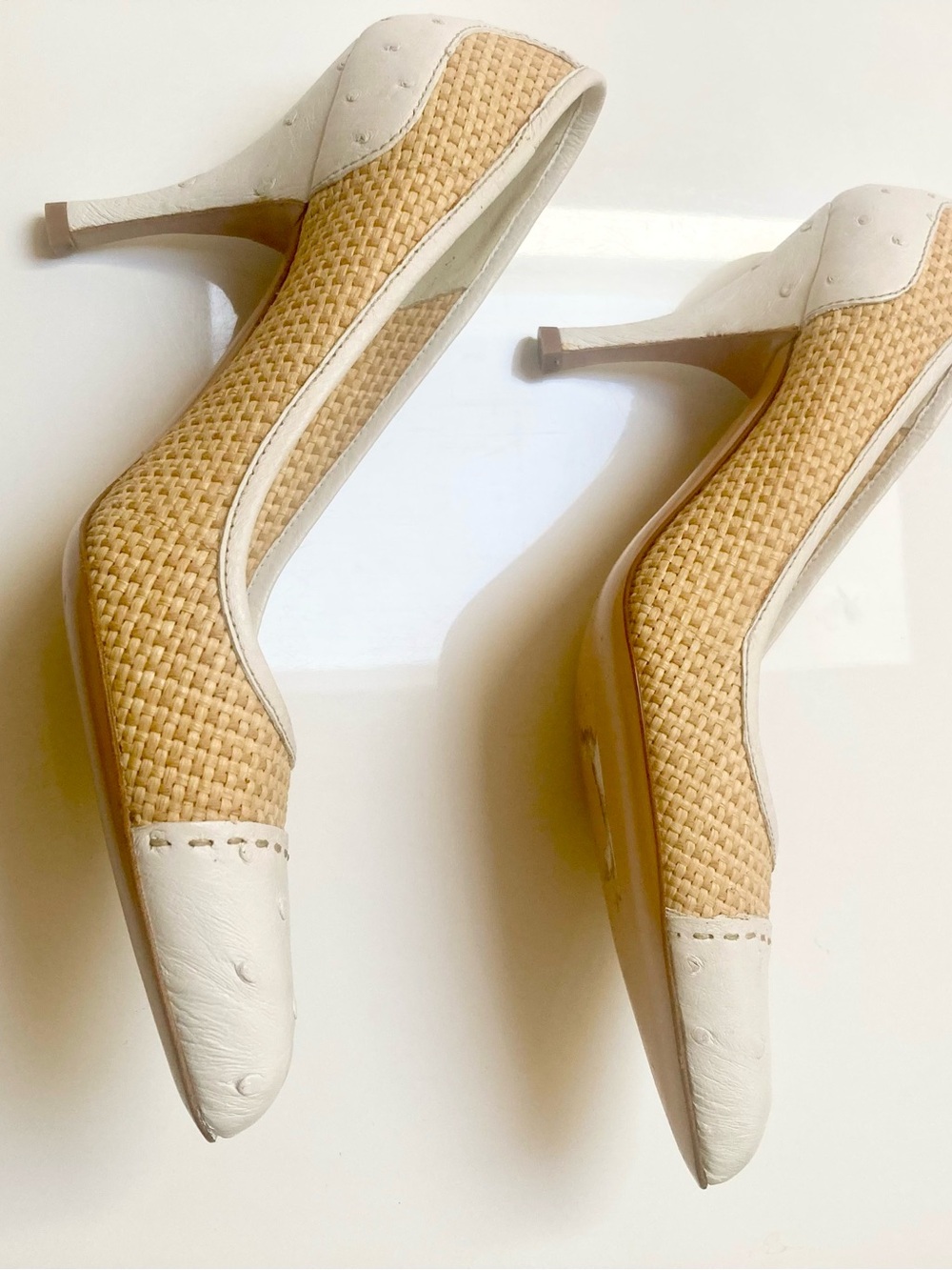 Authentic PRADA Woven Raffia Pointed Toe Pump - Picture 2 of 4